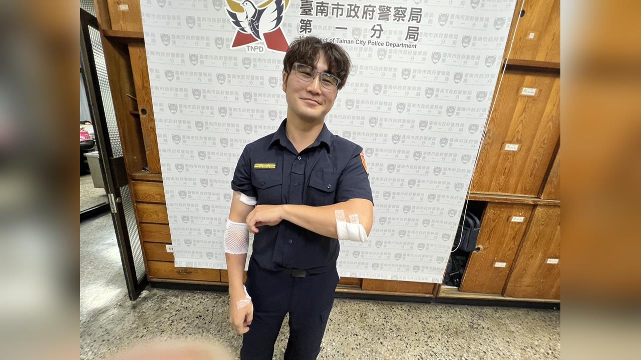 行車糾紛竟拿出榔頭恐嚇　派出所長壓制「遭嫌犯狠咬一口」