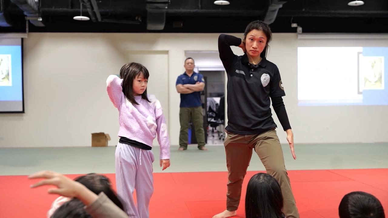 陳乃瑜攜手新北警局! 推動婦幼人身安全與簡易防身術課程