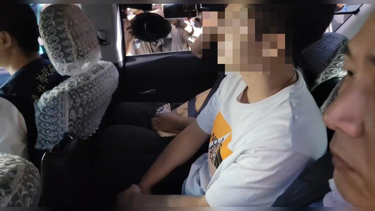 三立前副總兒龔男遭控侵犯「首度現身」正臉照曝光！抵達北檢無表情秒閃人