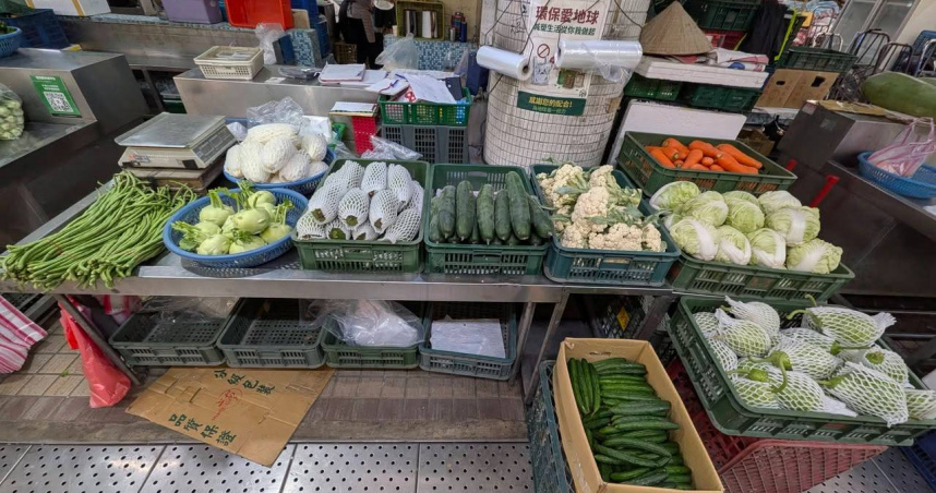 颱風沒吹高菜價！菜販曝「葉菜僅漲5元」　無奈嘆：直接沒人來