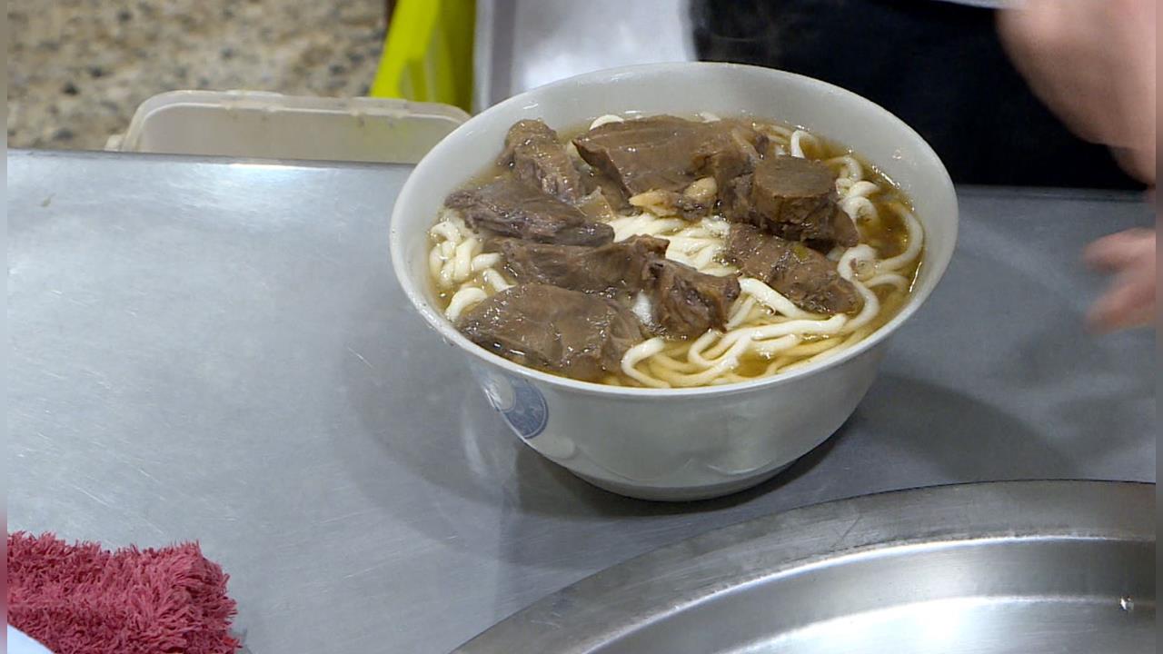 建宏牛肉麵板橋店收攤　常客：房東租金漲太多