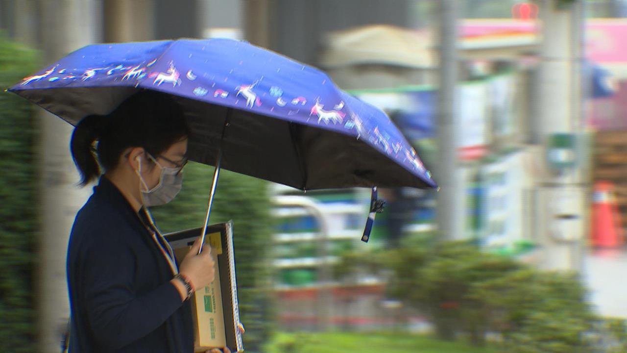 快新聞／出門戴口罩！今全台零星降雨　中部、雲嘉南空品亮橘燈