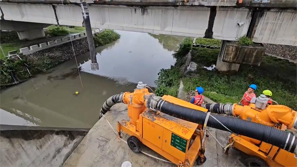 康芮颱風／備戰風災繃緊神經！　宜蘭溪洲排水門「移動抽水機」待命