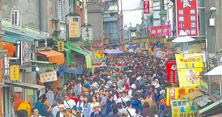 春節國旅強勢開紅盤!人潮成長達125% 初三單日衝破84萬人次