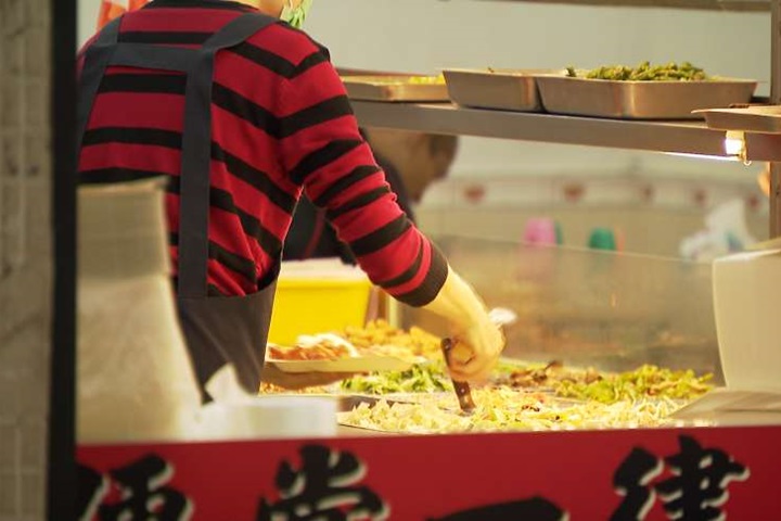 不錄取就檢舉！求職蟑螂爽撈調解金