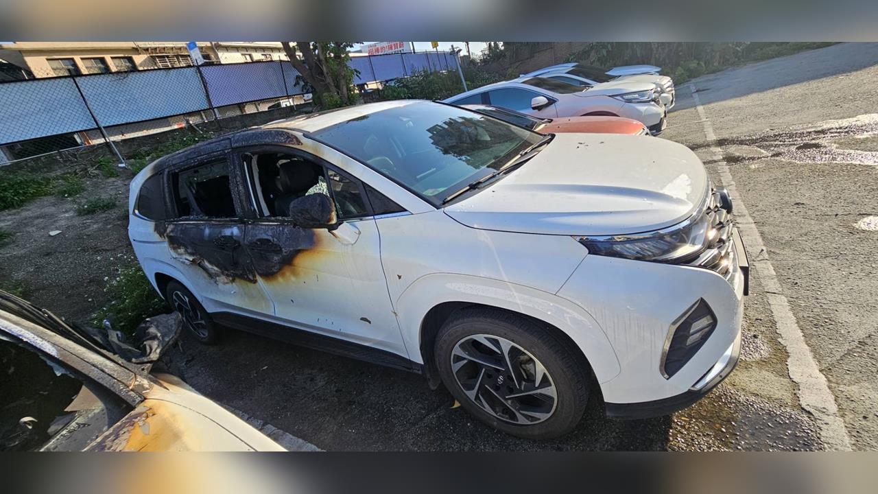 快新聞／年輕男子不滿姊姊給壓力　竟在「車內燒炭」反釀火燒車波及3鄰車遭逮