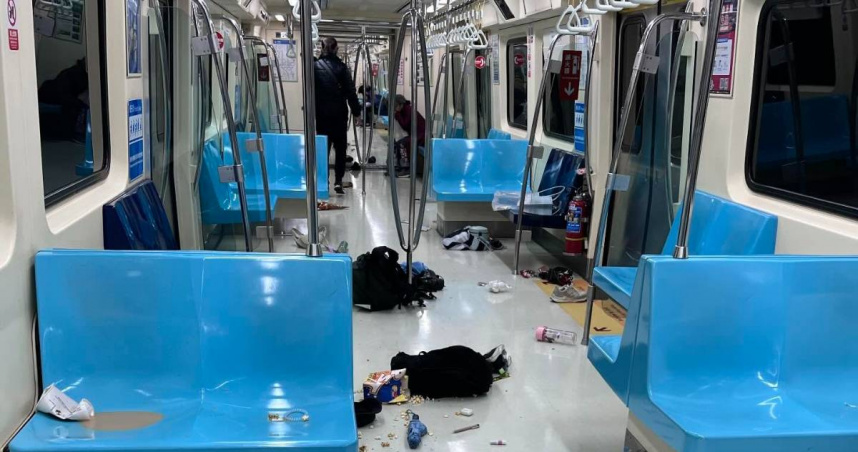 北捷北門站全車大奔逃！「男子拿雨傘狂敲」引恐慌　原因曝光