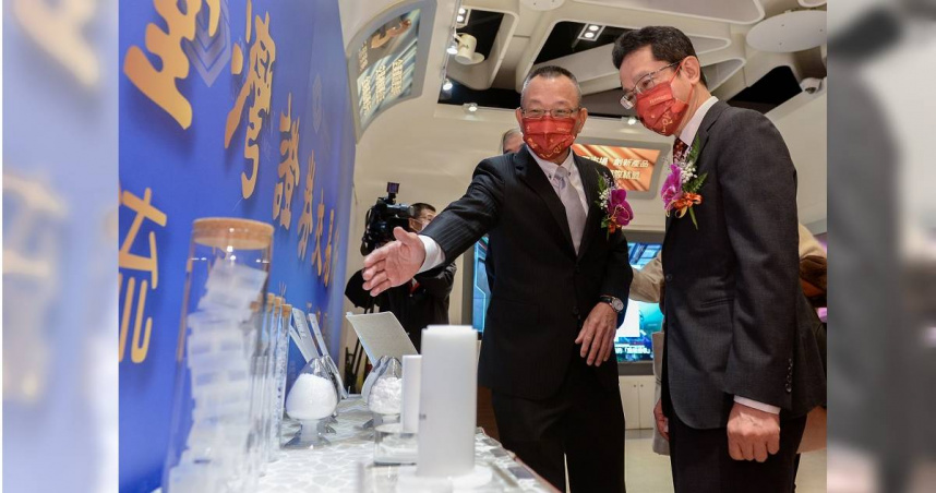 新飆股一族2/切入CoWoS先進封裝材料市場 這三家化學廠獲利大增