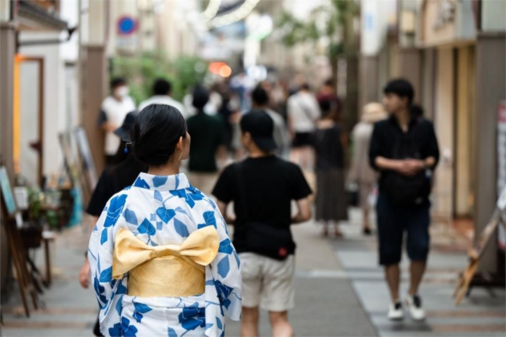 櫻花妹不倫、約砲超乎想像？　網友揭驚人比例 「好友的對象也照吃」