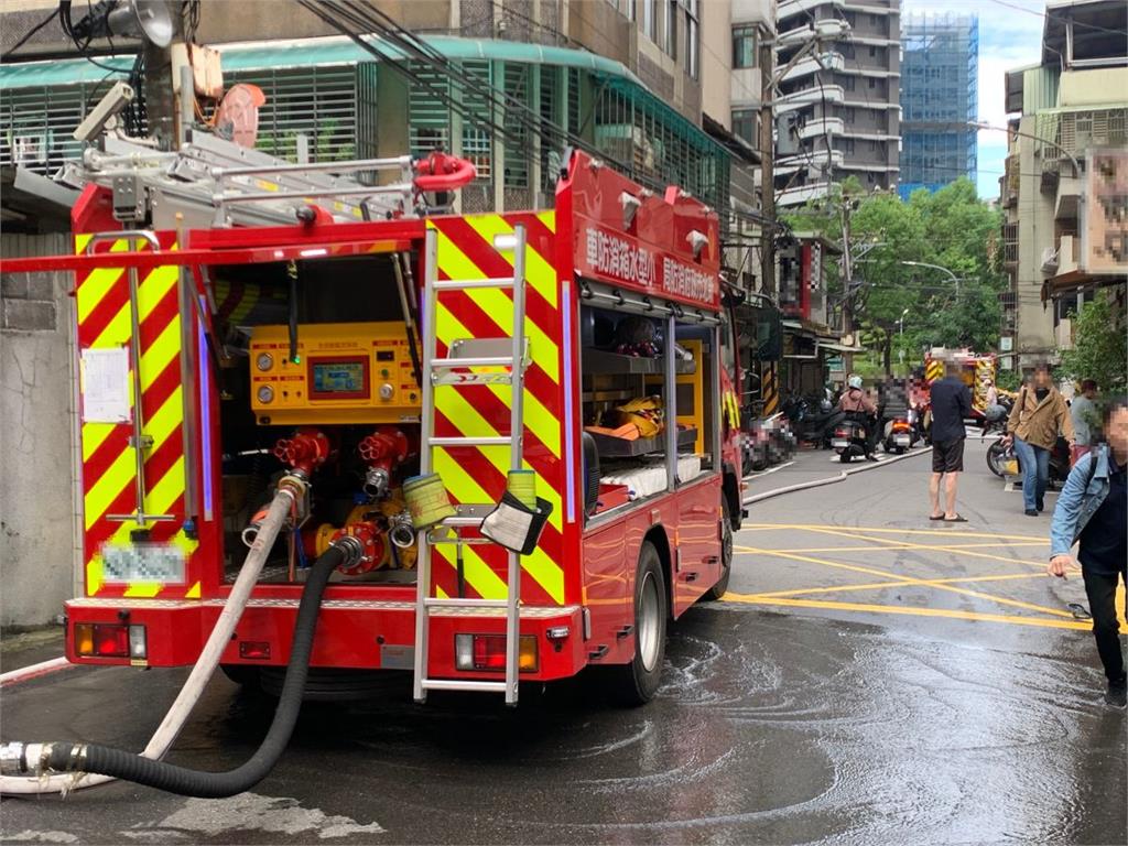 快訊/新北市永和雙和街傳火警!現場燒焦味明顯、無濃煙可見、消防持續留守處理