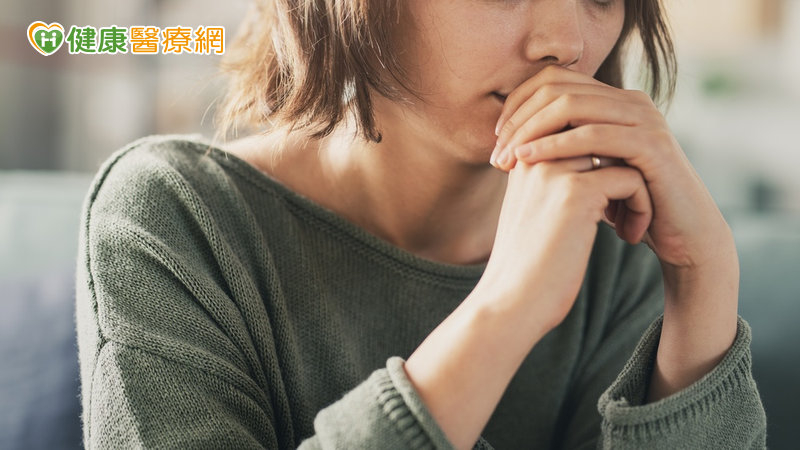 女性成癮為何戒不掉?醫揭背後可能交織憂鬱、焦慮與關係暴力
