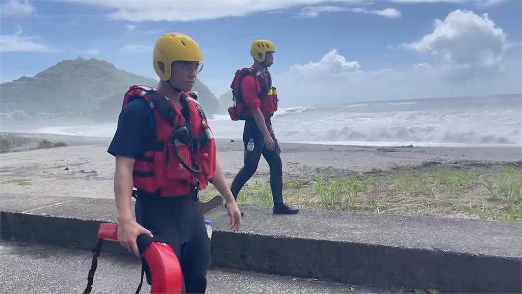 13歲少女與網友情人灣踏浪落海失蹤　海巡申請無人機搜救