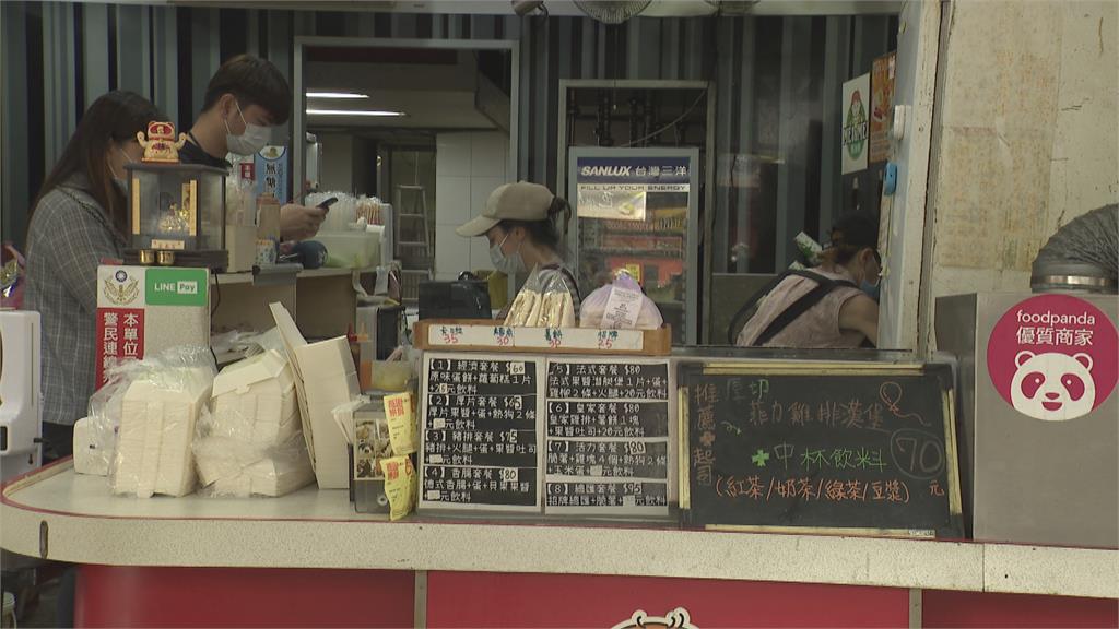 外送員取餐沒穿制服、沒帶保溫箱　同業攔人罵「老鼠屎」爆口角