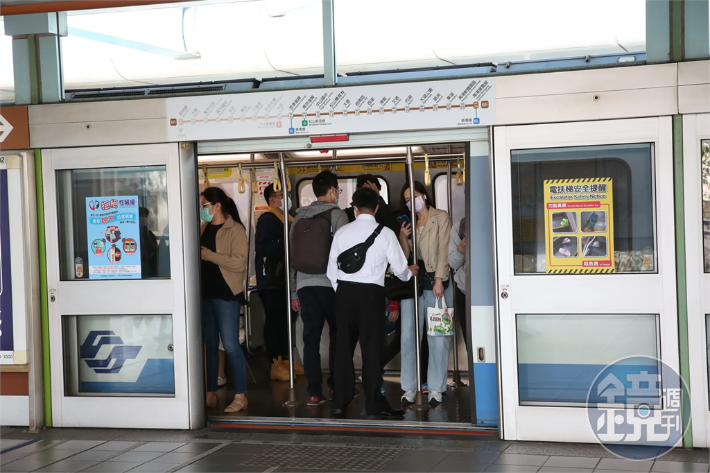 北捷車廂一設備「大」優化　通勤族嗨翻：德政推一個