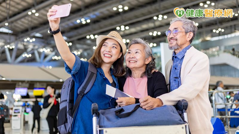帶爸媽出國必爭吵告終？心理師：問題不在行程！轉念助「重新看見彼此」