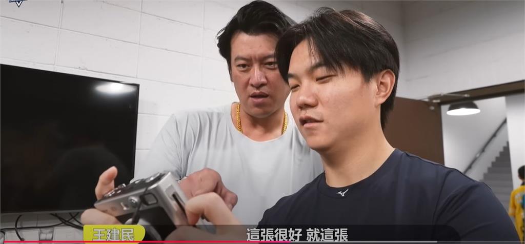 中職／王建民給高評價！　江坤宇「一日攝影師」挑戰羞喊：受寵若驚