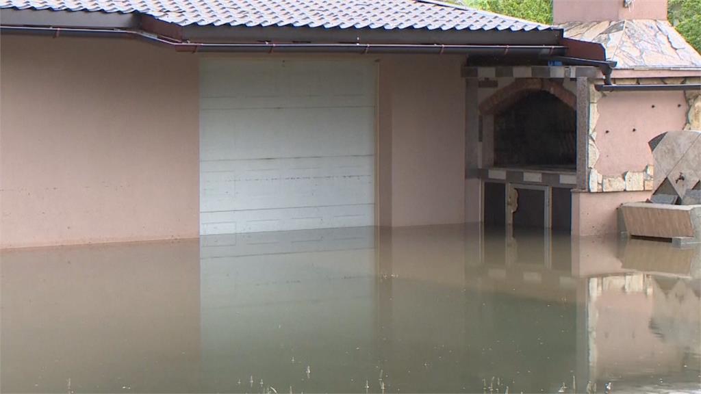 極端氣候衝擊！　　南歐「乾旱轉暴雨」　多國惡水肆虐　空拍見一片黃流