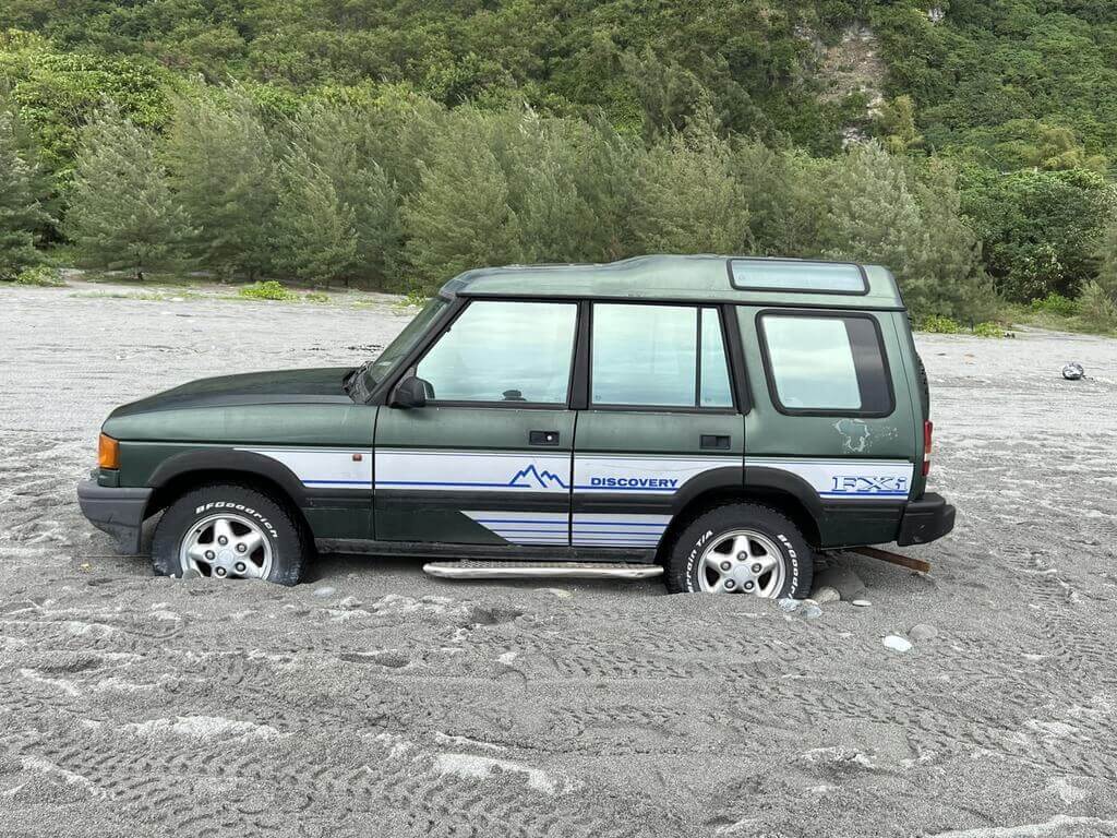 百萬進口車停崇德沙灘3個月　民眾諷最有價值海廢