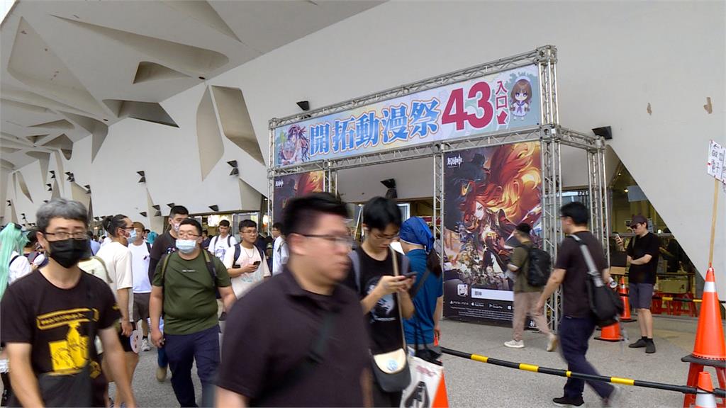 愛心筆過氣了！　「漁夫」強迫推銷動漫卡