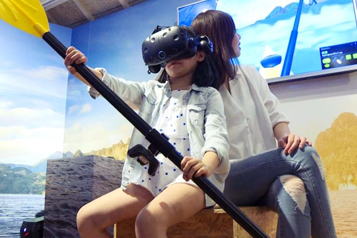 連假「智慧科技遊」！親子齊體驗VR划船好好玩