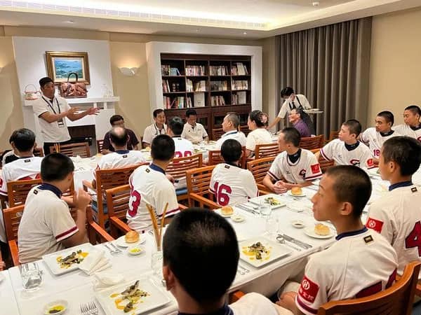 U12／慰勞台灣小將奪牌！辜仲諒兌現請吃牛排「吃到飽」承諾鼓勵球員