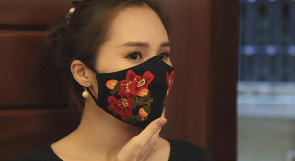 提倡戴口罩防疫 越南設計師推超精美傳統刺繡口罩