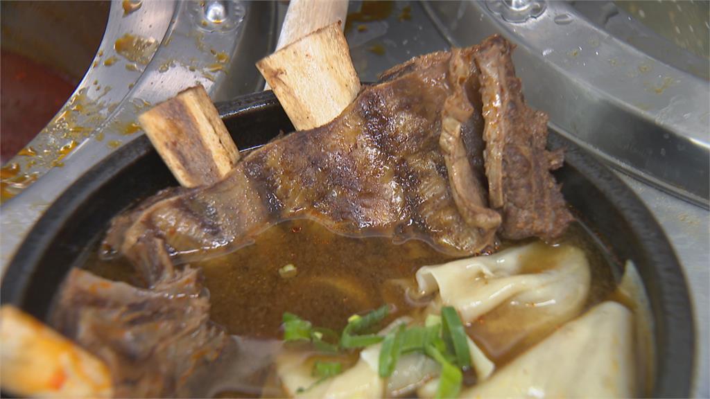 萬「羊」叢中一點「牛」！高雄牛肉麵店賣麵贈豆花