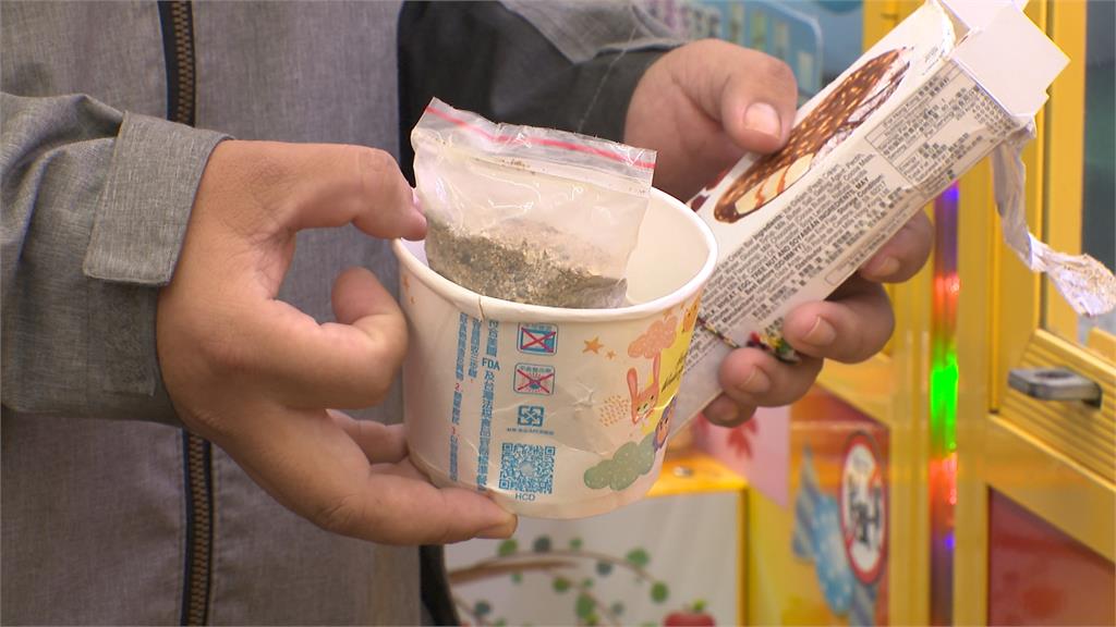 「保夾」40分鐘夾不到？　民眾控「代夾物盒裡裝石頭沙子」