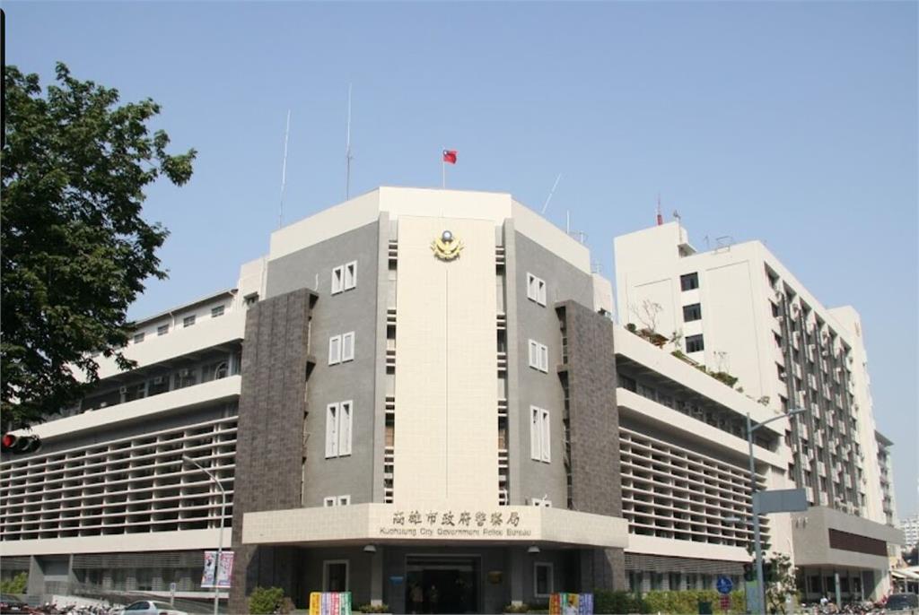 高雄市警局巡佐執勤摸女警大腿　惡行曝光芭比Q了