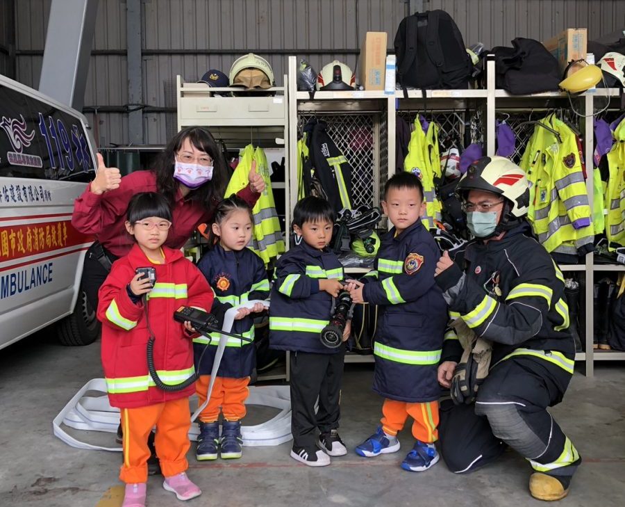 幼兒園參觀大竹消防　學童化身小小消防員