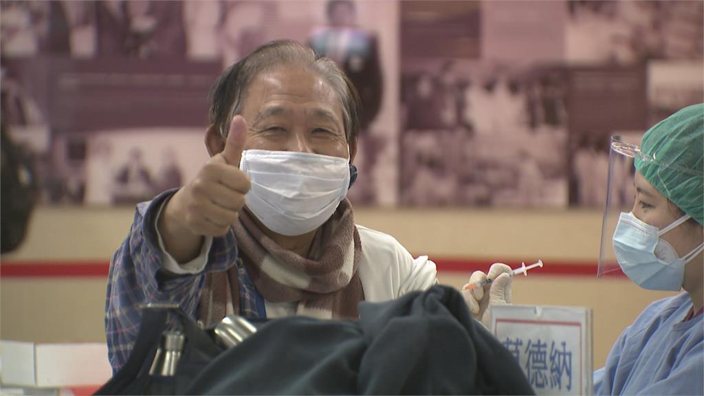 全台第三劑覆蓋率不到5成 郭董臉書PO文催打