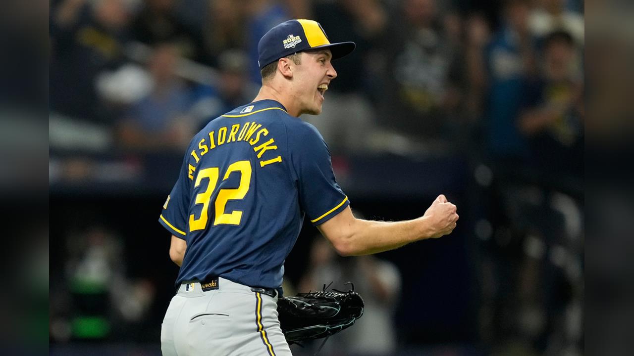 MLB(影)／世界大賽2場先發全勝率釀酒人奪隊史首冠！「火球怪物」激動落淚