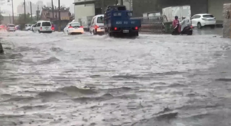 快新聞／ 大雷雨襲擊南台灣釀淹水　嘉義機場暫停地面作業