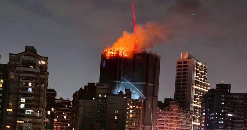 高雄30層樓豪宅新建案火警！「頂樓火花亂墜」驚醒住戶