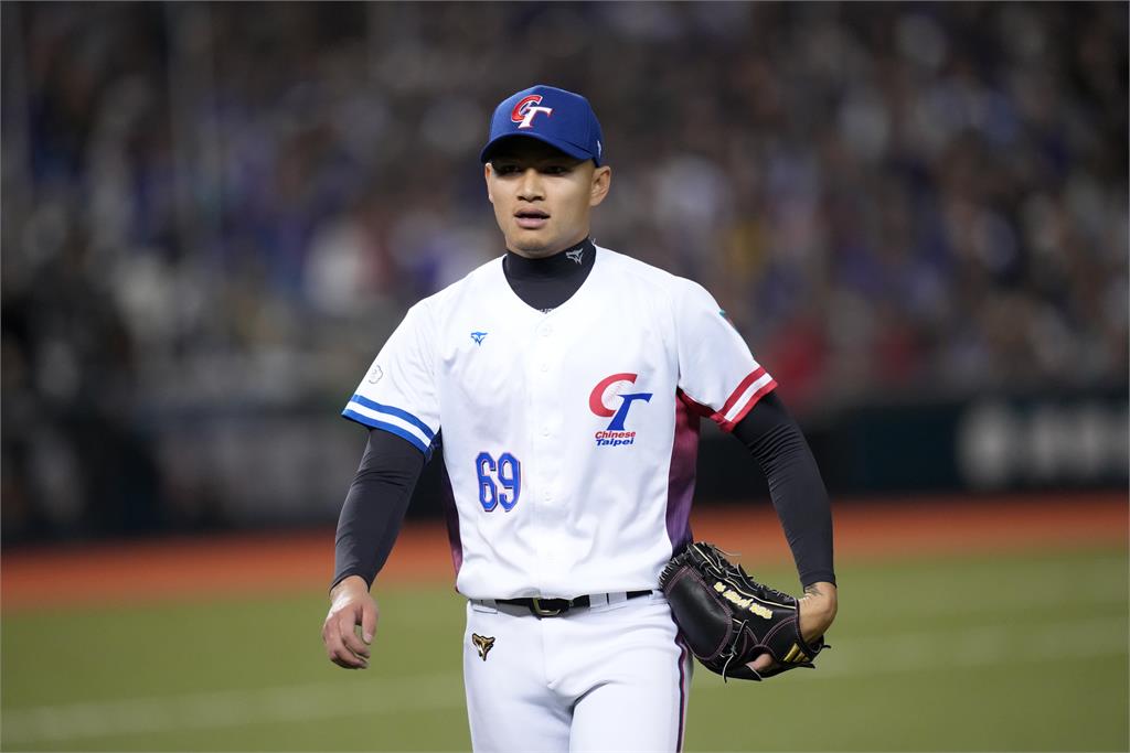 經典賽(影)／「龍之子」徐若熙158公里火球沸騰大巨蛋！日媒大讚「年輕怪物投手」