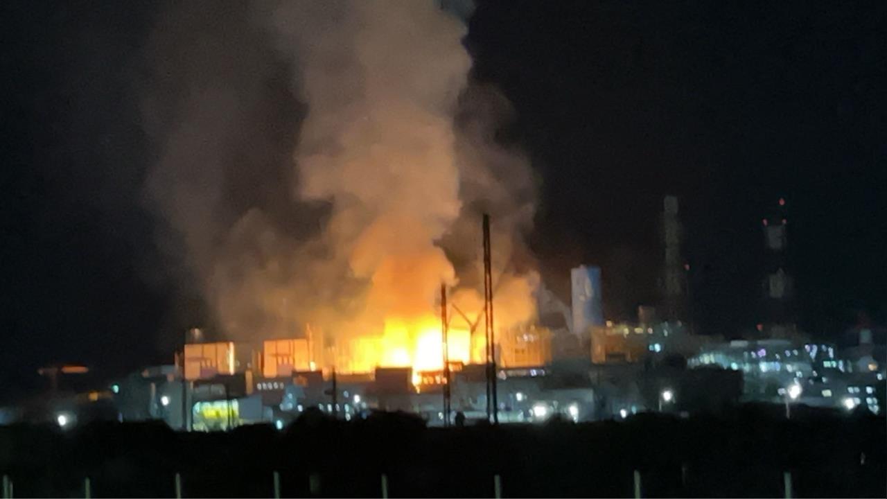 快新聞/最新!高雄興達電廠大爆炸 廠房全面燃燒驚悚畫面曝
