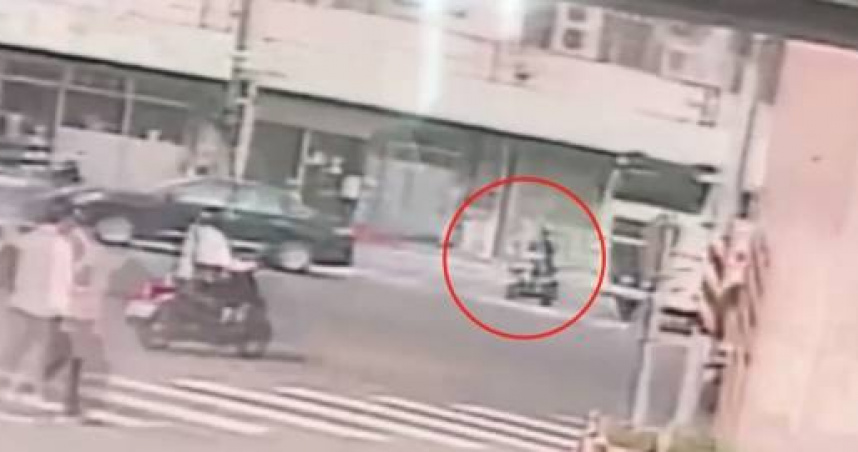 台中婦人路口直行遭聯結車右轉輾斃 驚悚畫面曝光