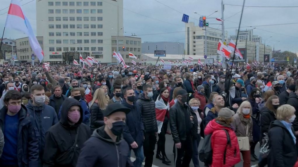 快新聞／白俄羅斯首都10萬人上街要求總統下台 反對派揚言26日大罷工