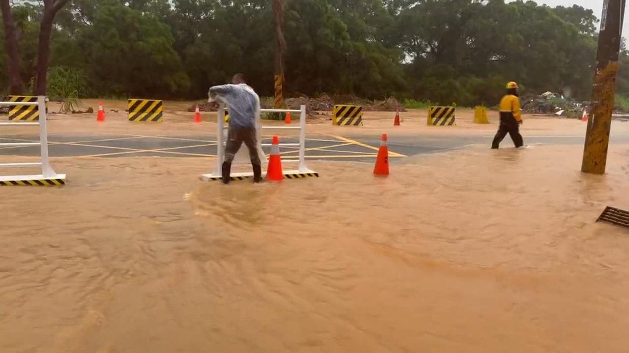 大雨炸桃園! 觀音路口排水系統未完善馬路成水道