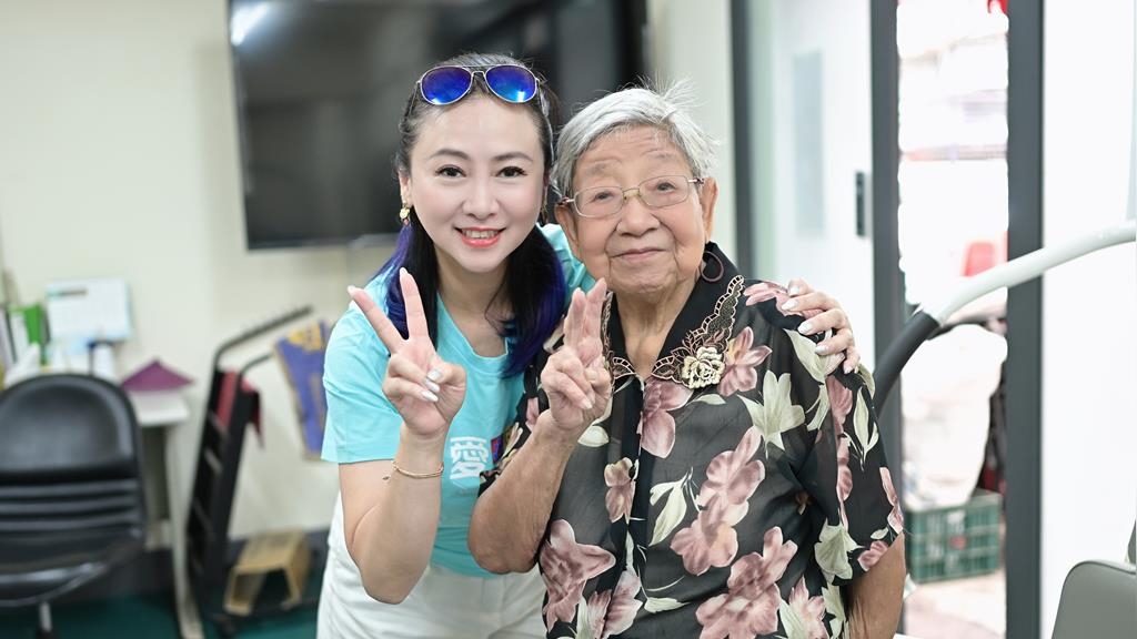 57歲翁虹凍齡近況曝光！無預警抵台直奔「這地」 貼心送暖超有愛