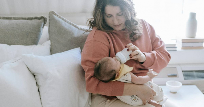 男友酒後打賭「喝好友母乳」女友批噁心　網友點關鍵：怎麼喝法？