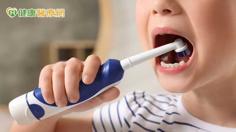 孩子每天刷牙還蛀牙？牙醫師揭秘：原來少了「這一步」