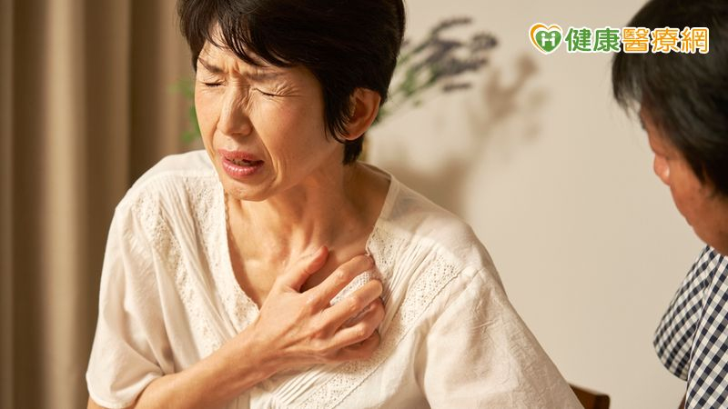 &shy;&shy;&shy;72歲女反覆胸痛　竟是心臟血管「長石頭」險奪命