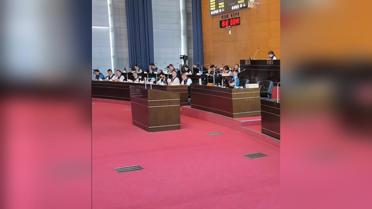 「經費緊縮」挪給區長跑選舉？　區公所課長控霸凌