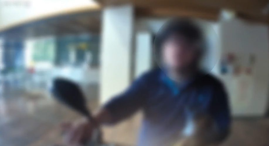 快新聞／畫面曝！田山盛國騎車衝進法務部大廳　警方烙重話這樣說
