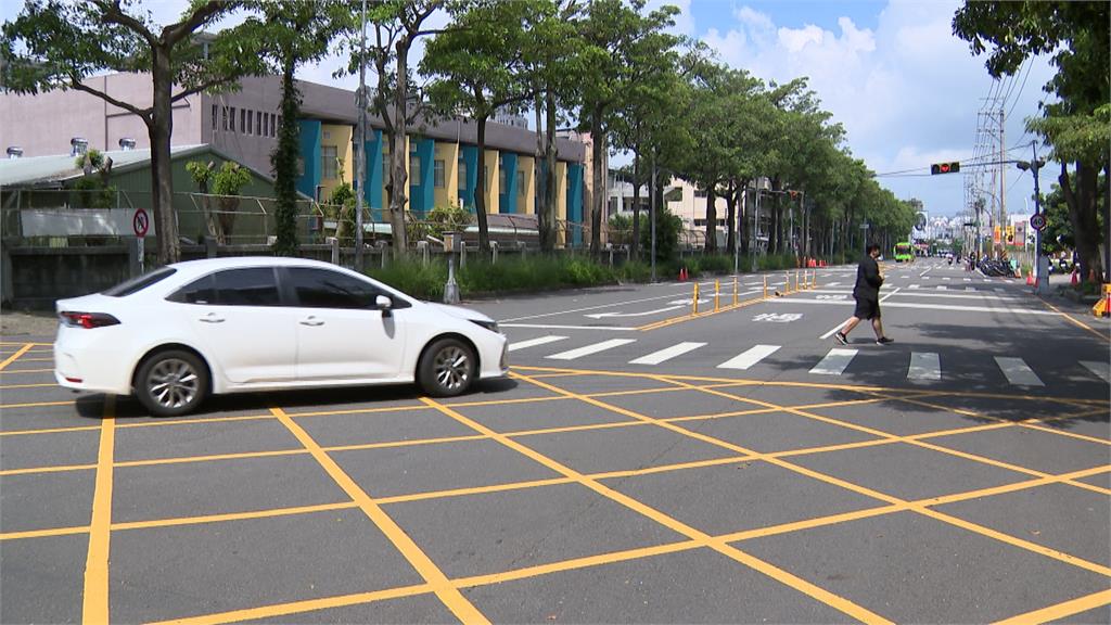 台中逢甲這個彎道有死角 三校交會處人車爭道車禍多