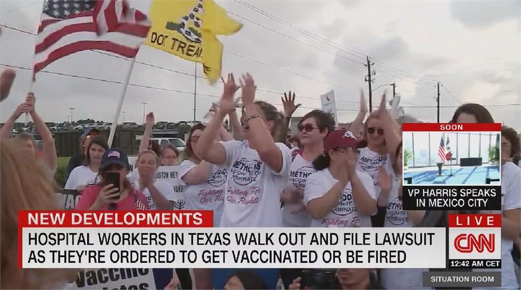不爽一定得打疫苗 德州醫護群聚抗議