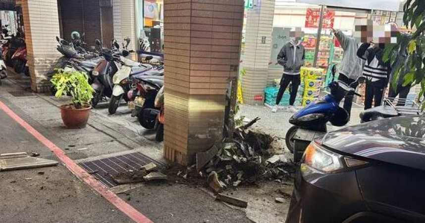 77歲翁疑吃感冒藥頭暈失控左轉撞超商花圃　驚動路人