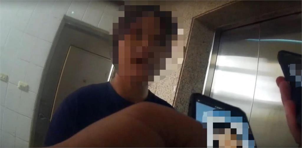 快新聞／女通緝犯噴辣椒水拒捕！　金山勇警忍痛壓制逮捕畫面曝