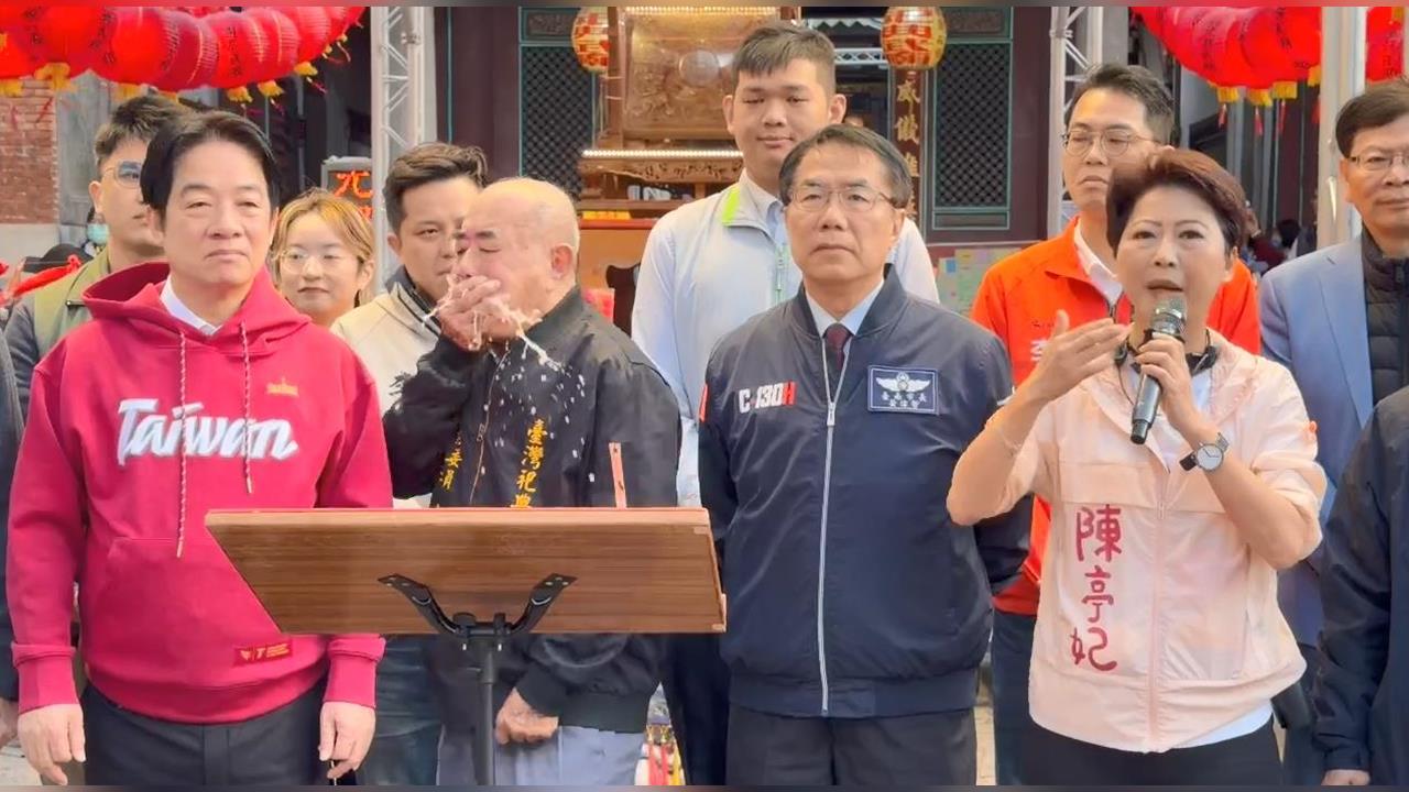 快新聞／回台南武廟發福袋「主委突不適嘔吐」　賴清德上前關心